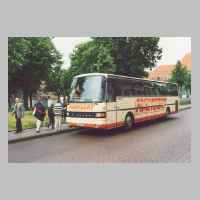 59-05-1016 Kirchspieltreffen Gross Schirrau 2000 in Neetze - Der Bus steht bereit. Er will uns in ein kleines Kellerlokal nach Lueneburg.jpg